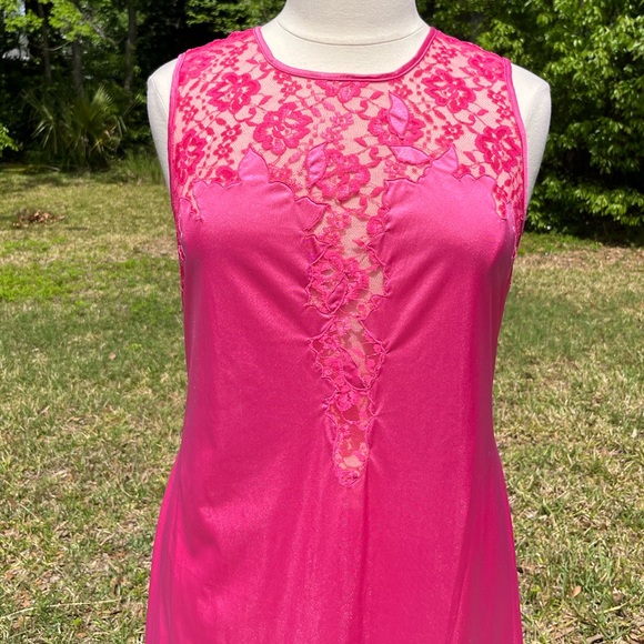 Vintage 70’s Nightgown - Picture 2 of 8